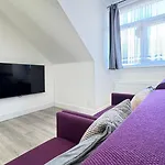 Flat 3 - 24 Cliff Road