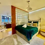 By The Beach Large Central Stylish Studio For 4 Guests