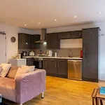 Cute 1 Bed Apartment 2 Mins From The Sea - Sleeps 4, Flat 8 The Gables, Church Street, Lyme Regis