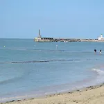Beach Oasis Cottage - Uk48530