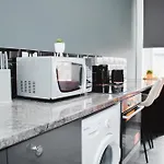Contractor Studio - Liverpool L5 - Sleeps 3