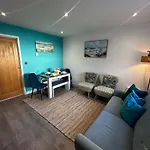 Sunny 2-Bed Coastal Stay With Free Parking