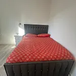 Bright Bedroom With King Side Bed And Shared Bathroom, Just A 15 Minute Walk From Haymarket Station