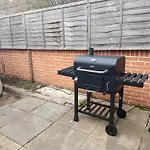 Open Mind Property - Hot Tub, 8 Guests & Free Parking