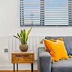 3 Bedroom Flat With Sea View And Roof Terrace