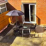 Quiet 2Bedroom Home-Garden-Parking-Family Friendly