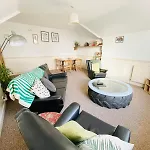 Homely Apartment In Minehead Private Parking