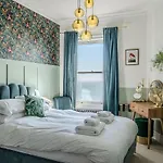 The Wellington - Style, Charm And Sea Views