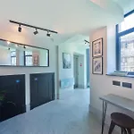 Luxury Central Hastings Studio Living