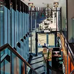 Central Hastings Contemporary Studio Apartment