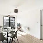 Spacious & Bright 1 Bed Apartment In Liverpool