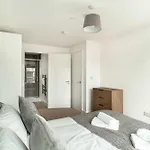 Spacious & Bright 2 Bed Apartment In Liverpool