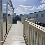 3 Bed Caravan - Sleeps 8 - Pets Allowed - Pool