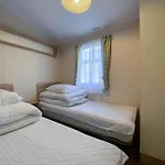 Lovely 6 Berth Caravan At Seaview Holiday Park In Kent Ref 47001D