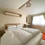 Lovely 6 Berth Caravan At Seaview Holiday Park In Kent Ref 47001D