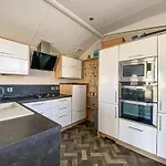 Luxury Caravan At Seaview Holiday Park In Kent Ref 47034Pb