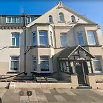 Oyo Tudor Lodge - Redcar Beach