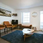 Breathtaking High Street Townhouse With Stunning Sea Views At 'The Old Fishermans Townhouse'