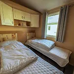 Lovely 8 Berth Caravan At Southview Holiday Park Near Skegness Ref 33035M