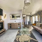 Beautiful Caravan At Seaview Holiday Park In Kent Ref 47028Pb
