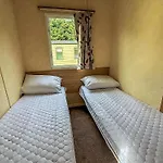 Great 8 Berth Caravan For Hire At Southview Holiday Park In Skegness Ref 33097F