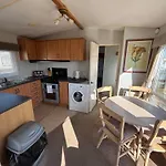 Sherwood 307 - Golden Palm, Ramped Veranda, Central Heating, Bed Linen, Wifi - Meadow Lakes Caravan & Lodge Hire