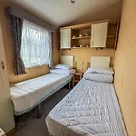 Lovely Dog Friendly Caravan At Southview Holiday Park In Skegness Ref 33053S