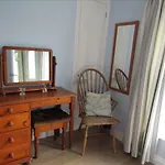 Beautiful & Peaceful Garden Retreat At 'The Lower Deck'
