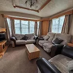 Homely Caravan, Only A Short Drive To Skegness Beach Ref 64011D