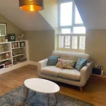 Contemporary Apartment In Cromer