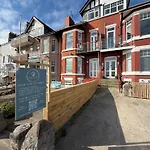 Stunning 2 Bedroom Ground Floor Sea View Apartment