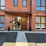 Nitb Certified Spacious Top Floor Apartment City Bound
