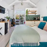 5 Min Walk To Beach With Parking And Private Sauna