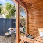 5 Min Walk To Beach With Parking And Private Sauna