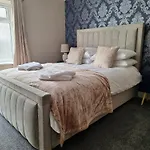 Old Coach House Apartment