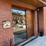 2 Bed Newly Renovated City Apartment