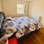 The Shore Modern Edinburgh 2 Bedroom Apartment