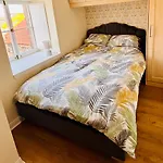 The Shore Modern Edinburgh 2 Bedroom Apartment