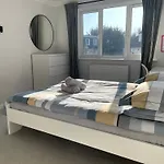 Family Friendly Flat Near Town Centre