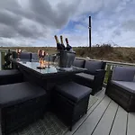 The Blue Lagoon 2 Bedroom Lodge With Hot Tub