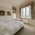 Grand Garden Apartment - The Old Vicarage - Duplex Residence, Breathtaking Sea Views Over Shanklin Bay - Shanklin Old Village, Fantastic Family Getaway!