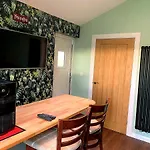 Y Caban-The Cabin-2 Guests-Private Parking-Fast Wifi
