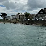 Little Holiday Cottage In Seaview, Minutes Walk To Beach
