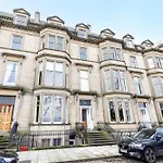 Joivy Spacious 2-Bedroom Ground Floor Flat