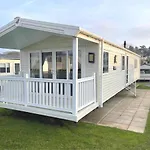 Seaside Retreat In Whitecliff Bay