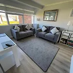 169 Sunbeach, Scratby - Two Bed Chalet, Sleeps 5, Pet Friendly, Free Pool And Entertainment Passes Plus Wifi And Linen And Towels Included