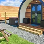 Bron Eifion Lodges