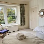 6 And 7 School Steps - Stunning Views, Private Garden And Parking