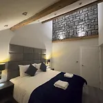 Edward Place Luxury Hot Tub Apartments