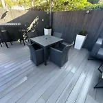 Sugar Reef - A Fantastic Modern House With Garden, Free Parking For 2 Cars, Free Use Of Electric Vehicle Point, Whitby Beach, Shops, Bars And Restaurants Just A 10 Minute Walk Away!